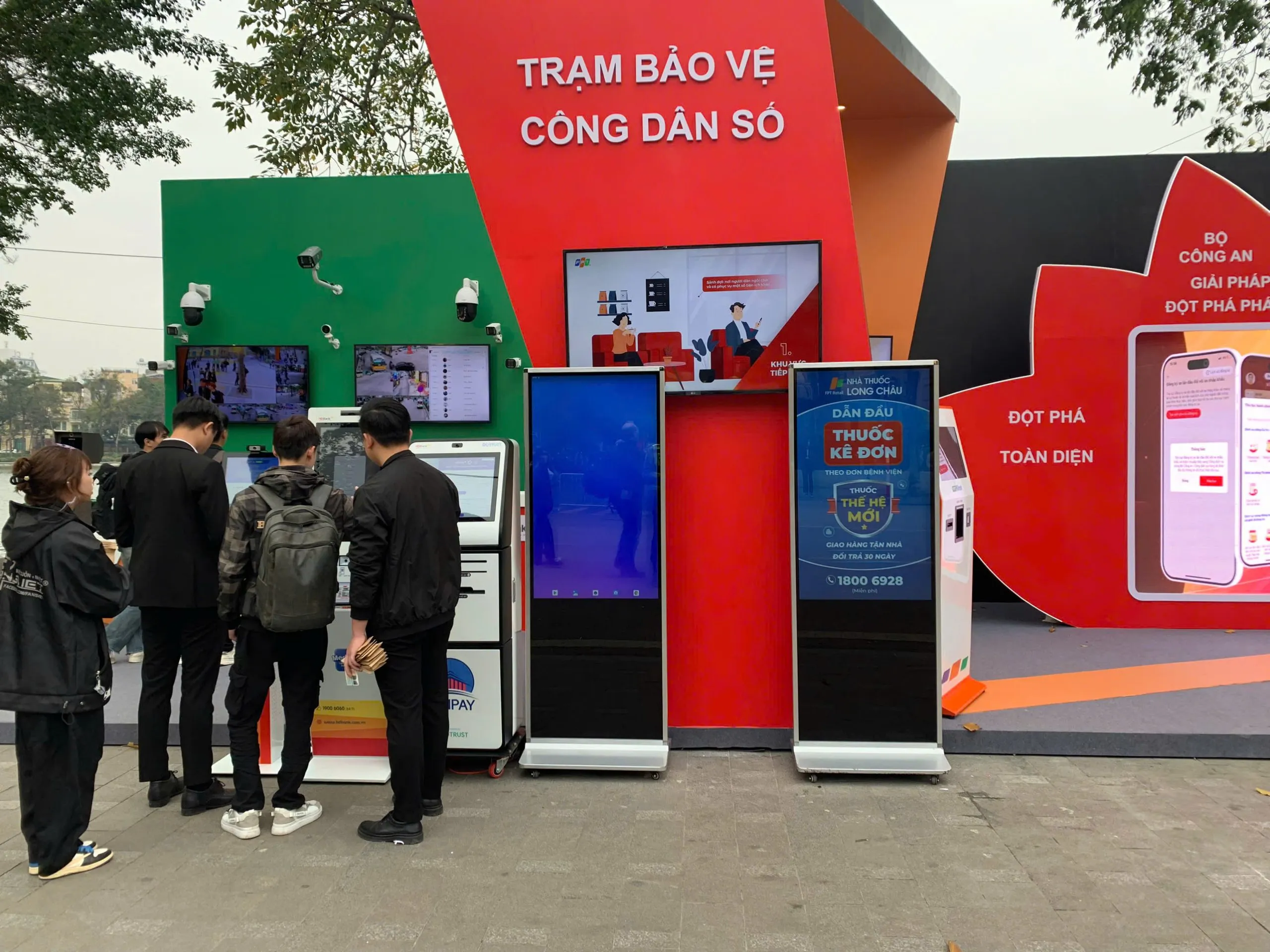M&agrave;n h&igrave;nh quảng c&aacute;o standee tại sự kiện